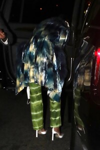 Rihanna---With-new-short-hair-style-at-Giorgio-Baldi-in-Santa-Monica-04.jpg