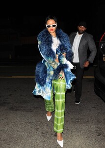 Rihanna---With-new-short-hair-style-at-Giorgio-Baldi-in-Santa-Monica-05.jpg