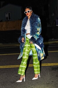 Rihanna---With-new-short-hair-style-at-Giorgio-Baldi-in-Santa-Monica-09.jpg
