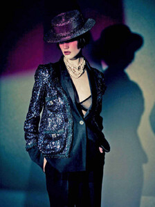 Roversi_Vogue_Italia_October_2011_01.thumb.jpg.8ab5a11d4400e4b71606f50f25b88a34.jpg