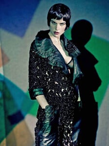 Roversi_Vogue_Italia_October_2011_05.thumb.jpg.a304679e51d06a66d689c6e699a3eb95.jpg