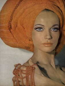 Rubartelli_Penn_US_Vogue_April_15th_1967_02.thumb.jpg.dadbe95f29034122fe2015c933cdb82f.jpg