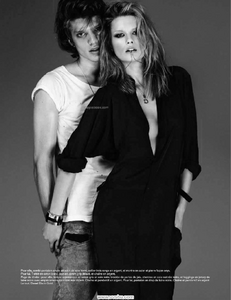 Sgura_Vogue_Paris_October_2009_03.thumb.png.85cd8c877e536a4103f960fd3f8b5463.png