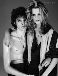 Sgura_Vogue_Paris_October_2009_04.thumb.png.67b2ff2fb5e5c9e4efd4b4c29f15c2d3.png