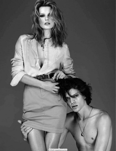 Sgura_Vogue_Paris_October_2009_05.thumb.png.aab19b85ce053ae3ecba811c268a8581.png