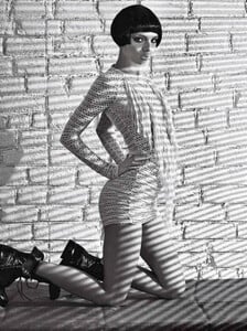Sorrenti_Vogue_Italia_October_2011_06.thumb.jpg.a7867089a593c4a2f850b6479db594fb.jpg