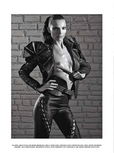 Sorrenti_Vogue_Italia_October_2011_07.thumb.jpg.fa050e91b1016d160536b14e72a590b4.jpg