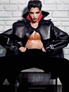Sorrenti_Vogue_Italia_October_2011_08.thumb.jpg.36e94583b9ed18ac10c35d84cafec346.jpg