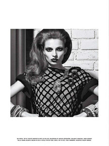 Sorrenti_Vogue_Italia_October_2011_11.thumb.jpg.2f287dddb723e0e204cc776fbf9b6e89.jpg