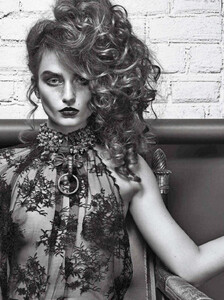 Sorrenti_Vogue_Italia_October_2011_16.thumb.jpg.426b4cf5698639143dabc886cf55c74c.jpg