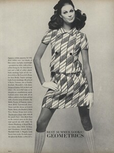 Summer_Penati_US_Vogue_April_15th_1967_06.thumb.jpg.257fb9f52c75412d37f47fc615d8512e.jpg