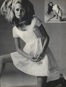Summer_Stern_US_Vogue_April_15th_1967_04.thumb.jpg.596743579707783fa6d7ec728c49b437.jpg