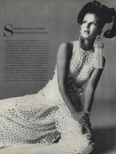 Summer_Stern_US_Vogue_April_15th_1967_06.thumb.jpg.43f5453f2f545874196ec3a098abddd6.jpg