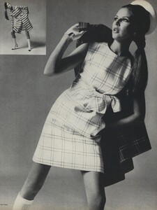 Summer_Stern_US_Vogue_April_15th_1967_08.thumb.jpg.fd53b1a69fd841b277a2e6fcf42229b2.jpg