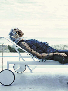 Summerton_Vogue_Italia_August_2011_01.thumb.jpg.c8c80435124409d30122f718a3b488b9.jpg