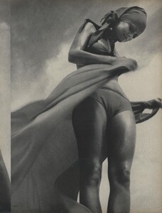 Sun_Avedon_US_Vogue_January_1st_1969_08.thumb.jpg.e54dd3874a41ef7fa338d4598dc2c471.jpg