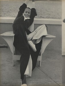 Sun_Avedon_US_Vogue_January_1st_1969_11.thumb.jpg.556a599a7ae4d28a3b9f7911eed85c52.jpg