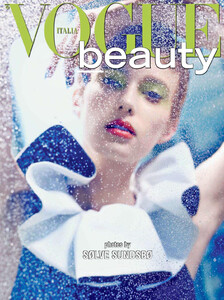 Sundsbo_Vogue_Italia_October_2011_01.thumb.jpg.1d45a1c8ee41775f972ce38742e9cb74.jpg