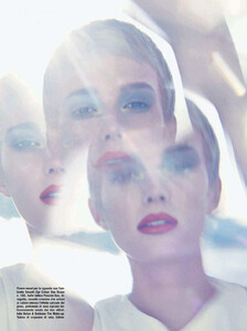 Sundsbo_Vogue_Italia_October_2011_05.thumb.jpg.c7772a7c4bc4d1aa924ffecede7742eb.jpg