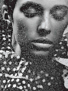 Sundsbo_Vogue_Italia_October_2011_07.thumb.jpg.a5ff639241c799d4fb21485afaebb1da.jpg