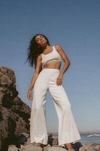 Turquoise-Lane-The-Label-The-Ribbed-Crop-White-_2_1024x.jpg