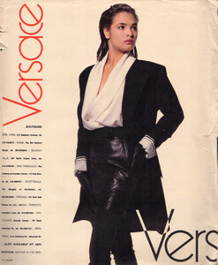 VersaceAdTheNYTimesMagPart2FashionsOfTheTimesUS210888.thumb.jpg.1530e153334de6eacdb9094f7e209936.jpg