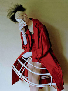 Walker_Vogue_Italia_October_2011_04.thumb.jpg.f4c9be26a54c5e7570ed6255ea08b4e8.jpg