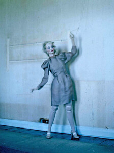 Walker_Vogue_Italia_October_2011_10.thumb.jpg.0b4a0b42cf9e7126f2de2fce0eaac9fd.jpg
