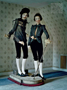 Walker_Vogue_Italia_October_2011_11.thumb.jpg.7cd911dee56909d9d7abcfcea4936730.jpg