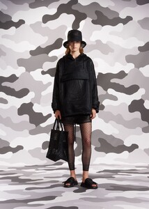 Z_Dior_Femme_Cruise_21_Capsule_Camouflage_12.thumb.jpg.768be461a6ee9587595877f3dd04a8d6.jpg