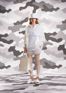 Z_Dior_Femme_Cruise_21_Capsule_Camouflage_6.thumb.jpg.165c02fdd8f9b23e94a640d14bfe0ab0.jpg