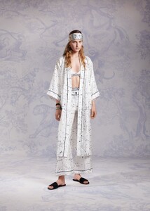 Z_Dior_Femme_Cruise_21_Capsule_Toile_De_Jouy_9.thumb.jpg.3011255aa8876d295cbcd607fe197bd5.jpg