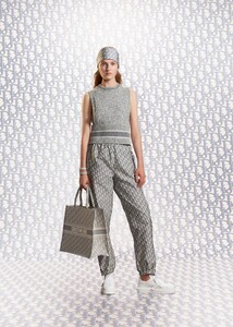 Z_Dior_Femme_Cruise_21_Capsule_Toile_Oblique_22.thumb.jpg.262e8352bd44a9fb9a0d353649ad50f2.jpg