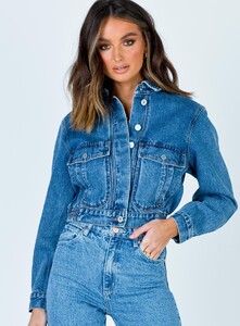 abrand-a-millie-denim-jacket-austin-blue-2_f8ab3766-a3a0-410b-b995-75b1b0f3054d_1800x.jpeg