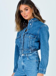 abrand-a-millie-denim-jacket-austin-blue-4_4c4b1cf4-93b0-400f-87c9-3d5a8d2cfaad_1800x.jpeg