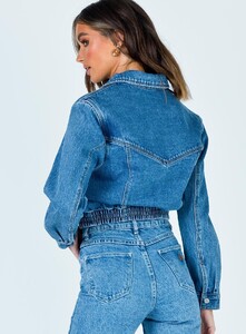 abrand-a-millie-denim-jacket-austin-blue-5_1fd21d92-118d-483e-8e27-e6bb7675d3f7_1800x.jpeg