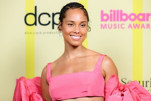 alicia-keys-2021-billboard-music-awards-0.jpg