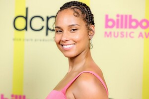 alicia-keys-2021-billboard-music-awards-3.jpg