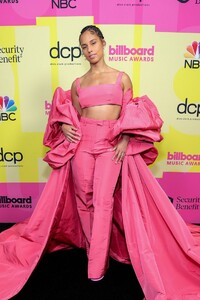 alicia-keys-2021-billboard-music-awards-4.jpg