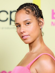 alicia-keys-2021-billboard-music-awards-7.jpg