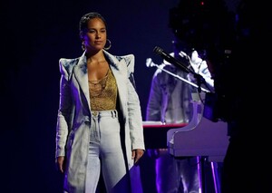 alicia-keys-performing-live-at-the-2021-billboard-music-awards-2.jpg