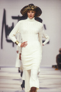 angelo-tarlazzi-fw-1989-1.thumb.jpg.019ee7ef9047e33e635fe2498f61e917.jpg