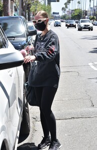 ashlee-simpson-in-workout-gear-los-angeles-05-26-2021-1.jpg