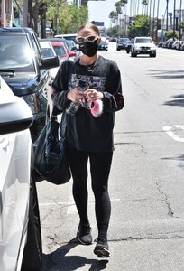 ashlee-simpson-in-workout-gear-los-angeles-05-26-2021-4.jpg