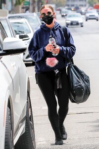 ashlee-simpson-leaving-the-gym-in-la-05-11-2021-1.jpg