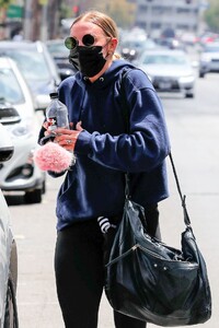 ashlee-simpson-leaving-the-gym-in-la-05-11-2021-2.jpg