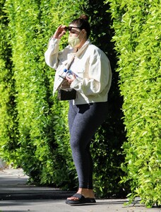 ashley-graham-leaves-pilates-class-in-west-hollywood-05-03-2021-3.jpg
