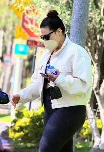 ashley-graham-leaves-pilates-class-in-west-hollywood-05-03-2021-6.jpg