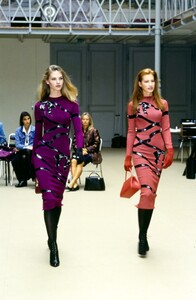 azzedine-alaia-fall-1992-ready-to-wear-16-CN10047832.thumb.jpg.3449c70fb713881645e7fb8404e246e0.jpg