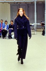 azzedine-alaia-fall-1992-ready-to-wear-25-CN10047850.thumb.jpg.b920fe50a2ca62bc5c709bba03b20421.jpg